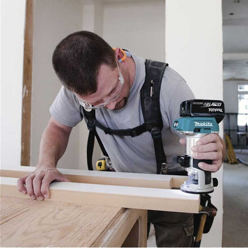 Affleureuse sans fil 18V MAKITA DRT50ZX4 avec accessoires