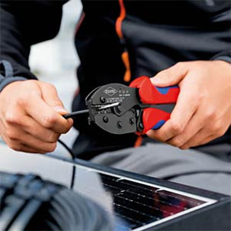 Pince à sertir PreciForce® pour contacts photovoltaïques MC4 / MC4 Evo2 4 - 6mm² KNIPEX - 975242