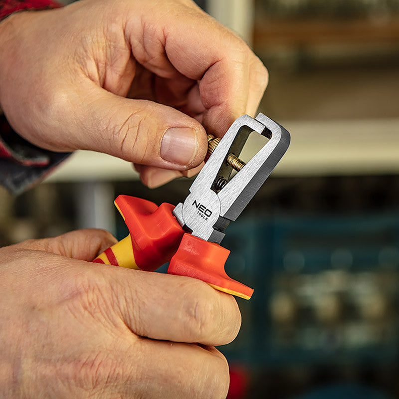 Pince à dénuder isolée NEO TOOLS 01-229 1000V 160mm
