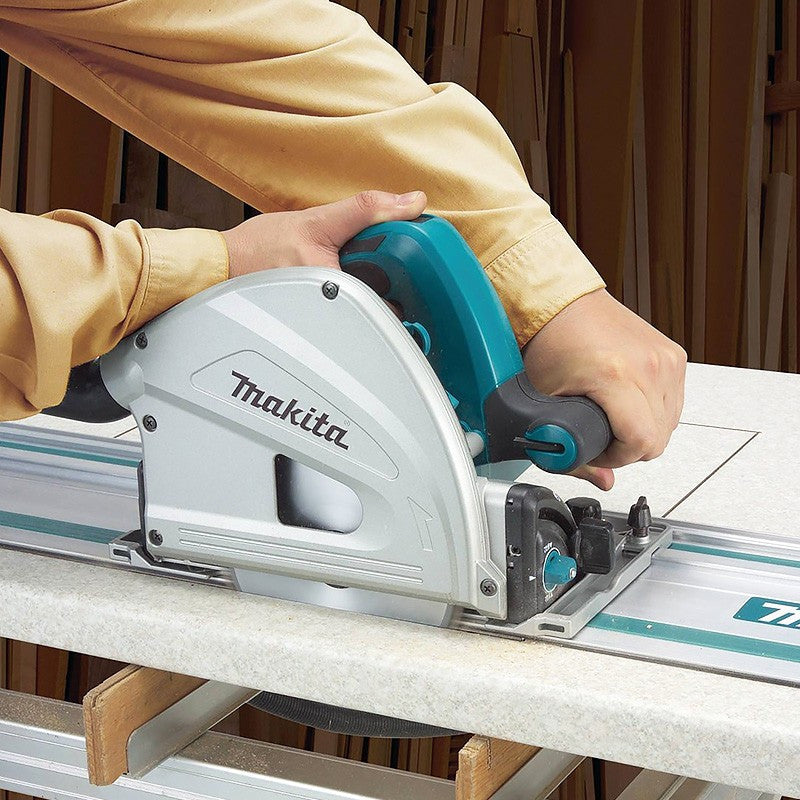 Scie circulaire plongeante MAKITA SP6000J + Rail 1,4 m + Sacoche