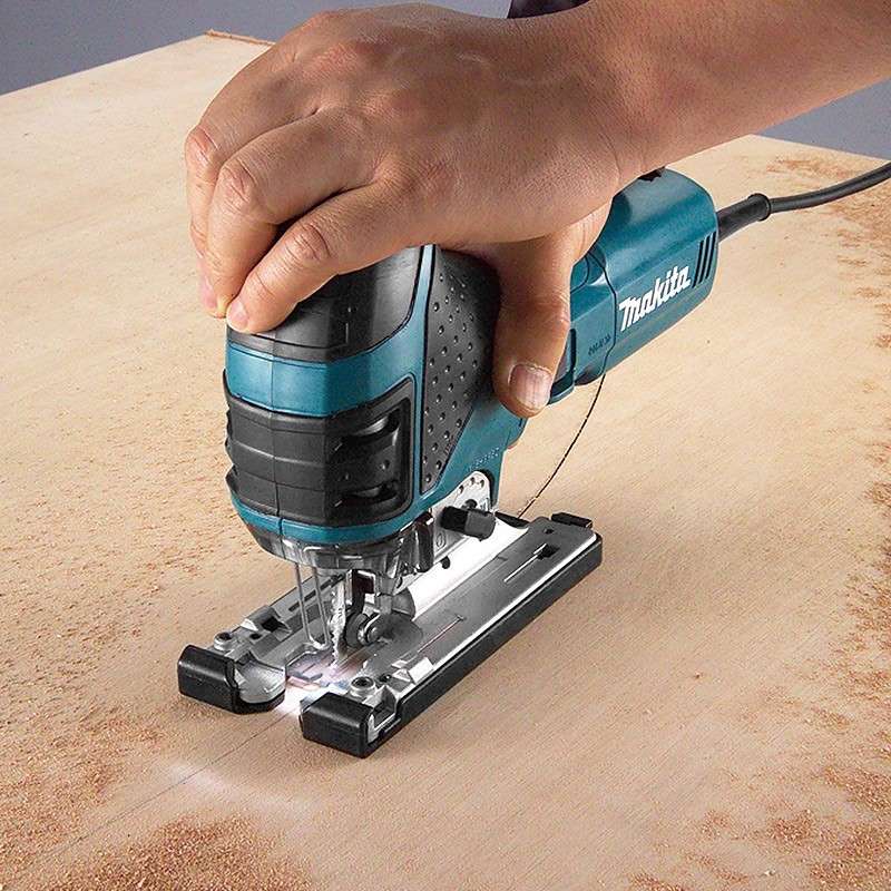 Scie sauteuse pendulaire MAKITA 4351FCTJ + 6 Lames en Coffret