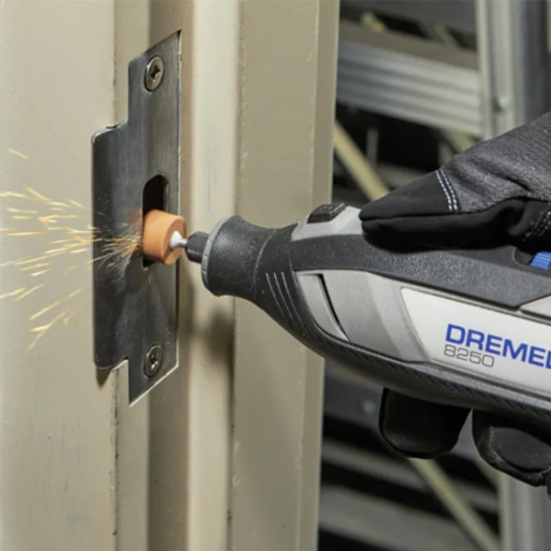 Dremel 8250 Outil Rotatif Multifonction Sans-fil 12V, 5 accessoires, 1 batterie 2Ah, de 5.000 à 30.000 tr/min pour Découper, Poncer, Percer, Nettoyer, Meuler, Graver