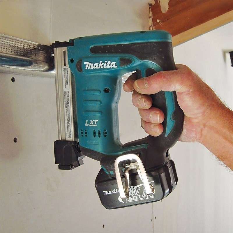 Agrafeuse Makita DST221Z - 18V Li-ion (vendu sans batterie)