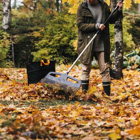 Balai à feuille Solid 27 dents FISKARS 1027036 largeur 65cm XL