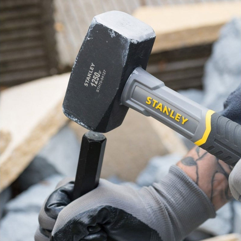 Massette STANLEY STHT0-54127 manche fibre de verre angles abattus 1250g