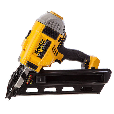 Pack 2 Cloueurs 18V DEWALT DCK2046P2-QW : cloueur de charpente et un cloueur de finition avec 2 batteries
