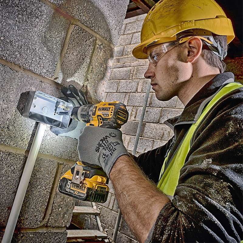 Perceuse-visseuse à percussion 18V DEWALT DCD796NT-XJ Brushless avec coffret