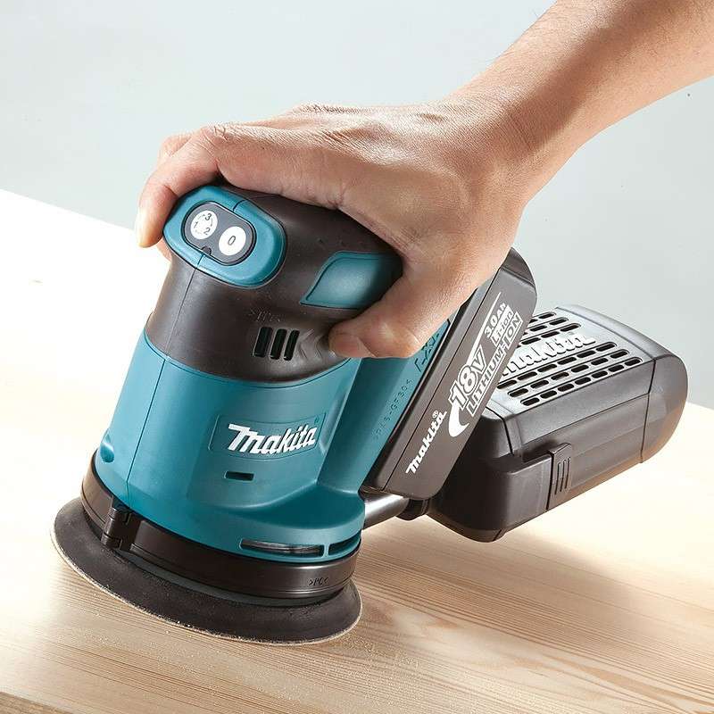 Ponceuse Excentrique MAKITA DBO180RTJ 125 mm à Batteries LXT 18 V (2 x 5,0 Ah)