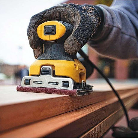 Ponceuse vibrante 1/4 de feuille 230W DEWALT DWE6411