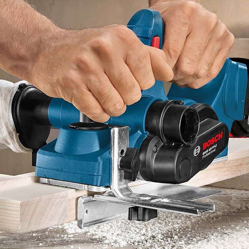 Rabot sans-fil BOSCH 06015A0300 - GHO 18 V-LI Professional + L-Boxx (machine nue)