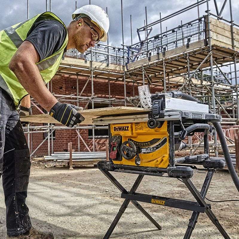 Scie sur table Ø210mm 1850W DEWALT DWE7485RS-QS avec piètement à roulettes DE7400